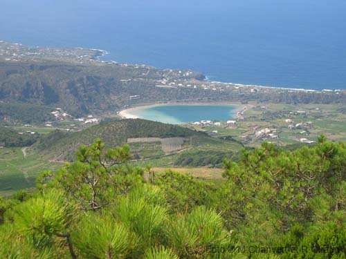 Pantelleria: panorama con Lago di Venere